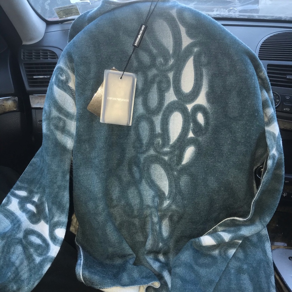 Emperio Armani Sweater delicate fabrics great soft